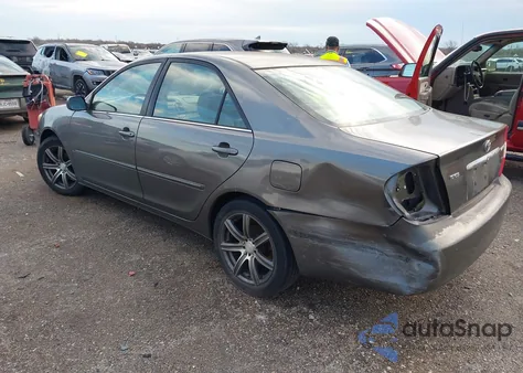 2004 Toyota Camry Xle z USA, uszkodzony, nr VIN 4T1BE32K24U802120